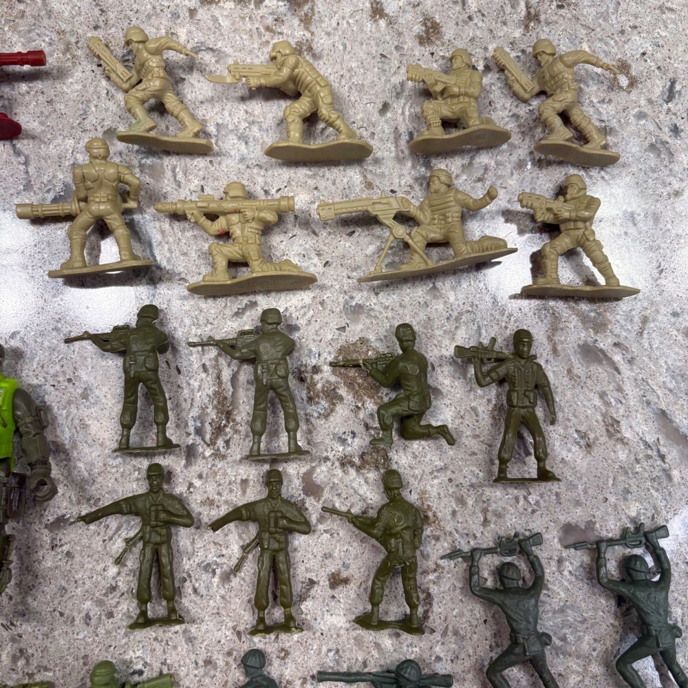 Lot of 56 Toy Soldiers Action Figures Army Men Red Tan Green Tan Figures - Picture 12 of 14